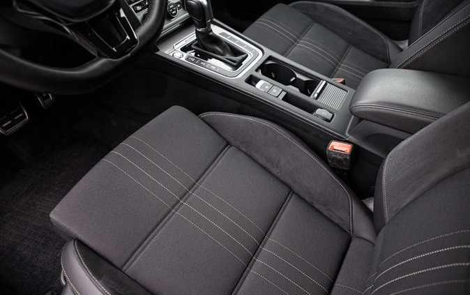 Volkswagen Passat cena 81900 przebieg: 191000, rok produkcji 2017 z Kowal małe 301